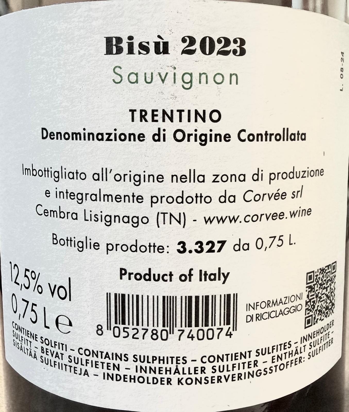 Close-up of a wine label reading Bisù 2023 Sauvignon, Trentino, with black text on a white label and a barcode near the bottom.