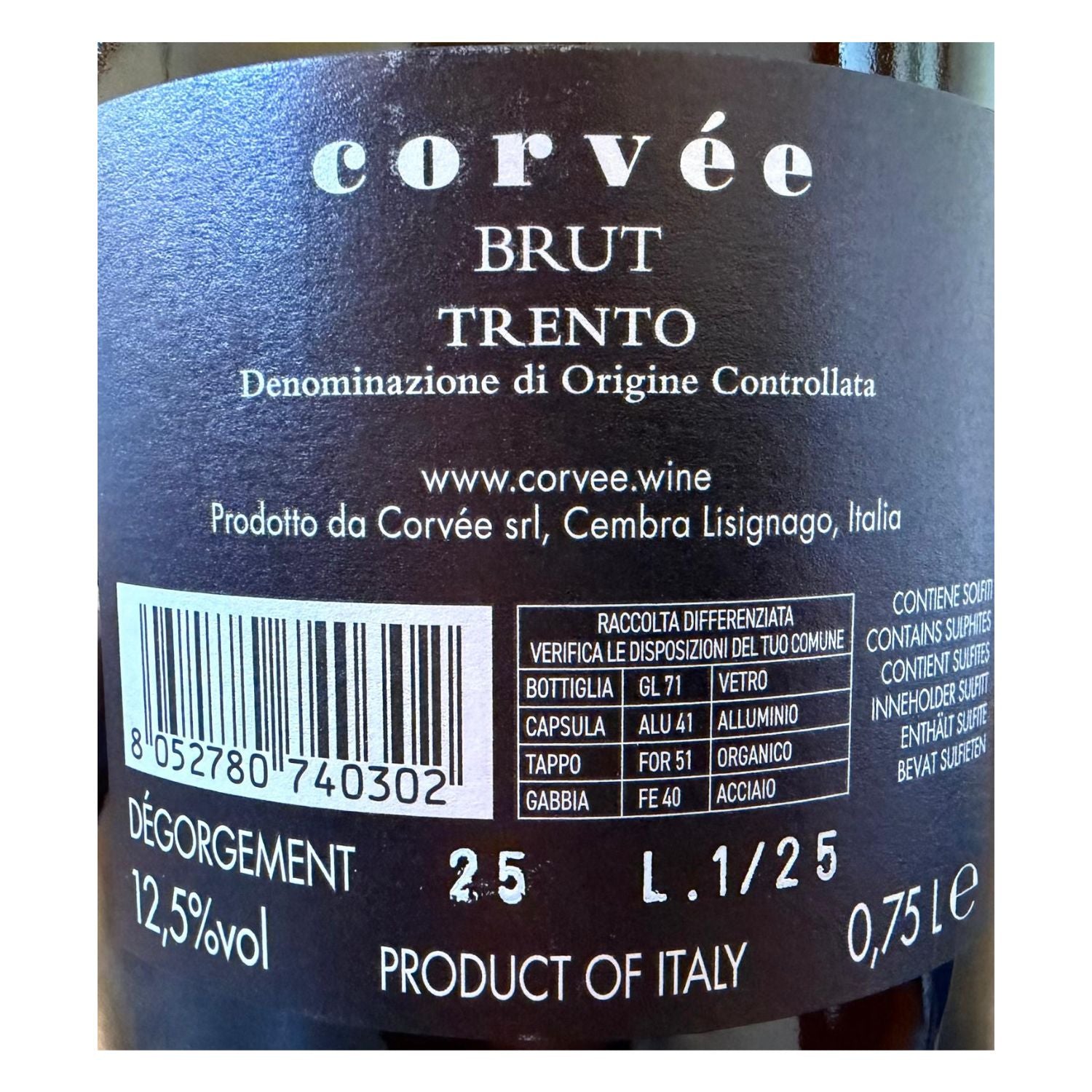 Close-up of a dark black wine label for Corvèe Brut Trento DOC, showing product details, barcode, alcohol content, and production information in Italian.