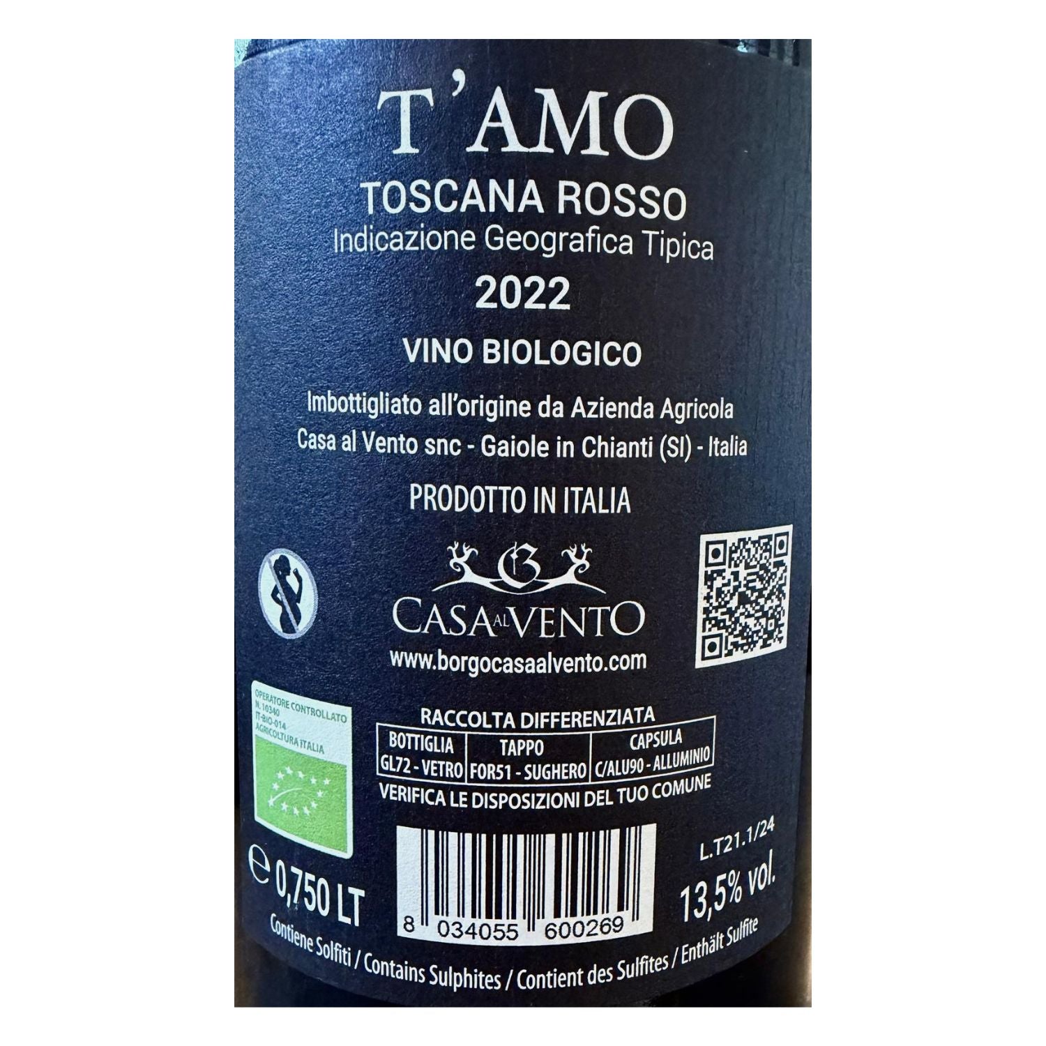 Close-up of a black wine label reading T'AMO Toscana Rosso, 2022, Vino Biologico, Casa a Vento, with barcode, QR code, and Italian text details.